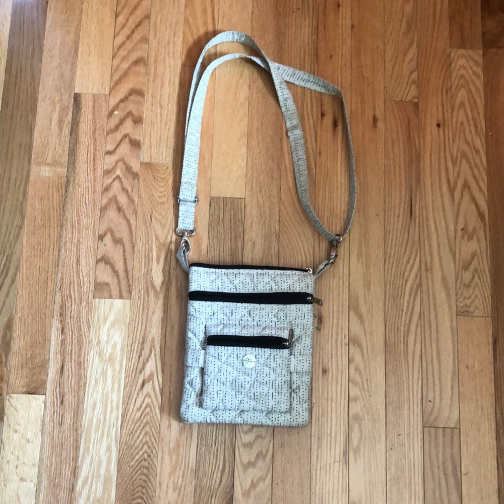 Over the shoulder bag, lots of pockets, poka dotted